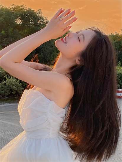向日葵草莓丝瓜鸭脖小猪图1
