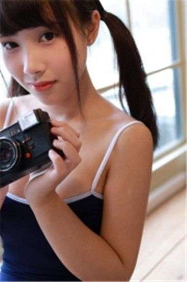 忘忧草与俏佳人图1